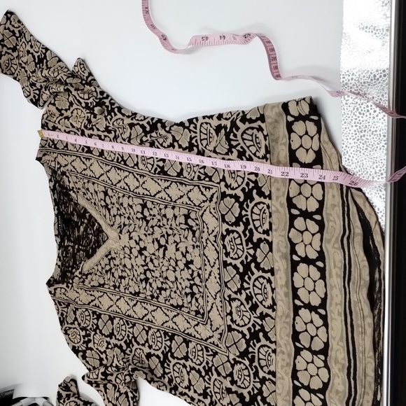 Lucky Brand boho tan black blouse size small all over print V-neck - Picture 8 of 11
